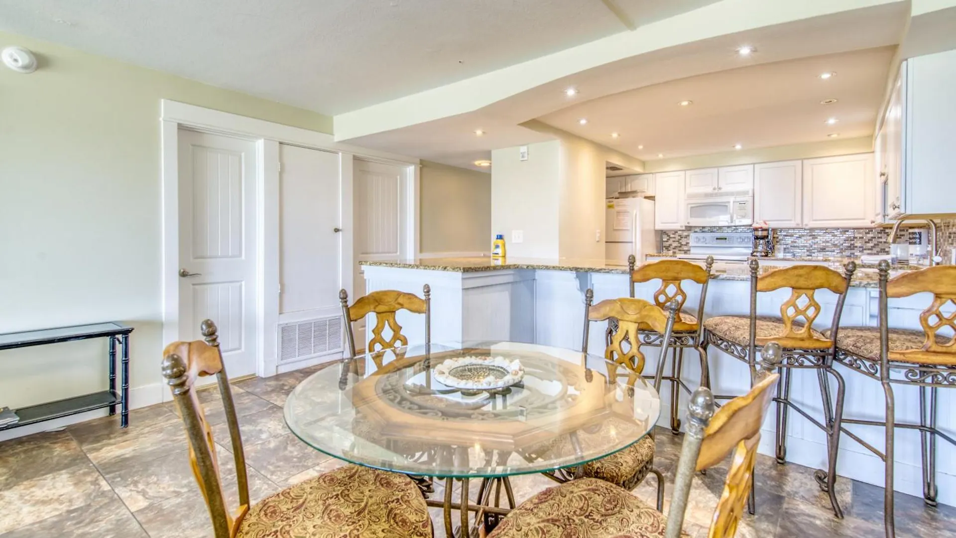 Beach House Condominiums C103 - Beachfront With Pool, Wifi, & Beach Service Destin United States