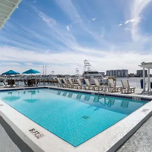 On Harbor Hotel